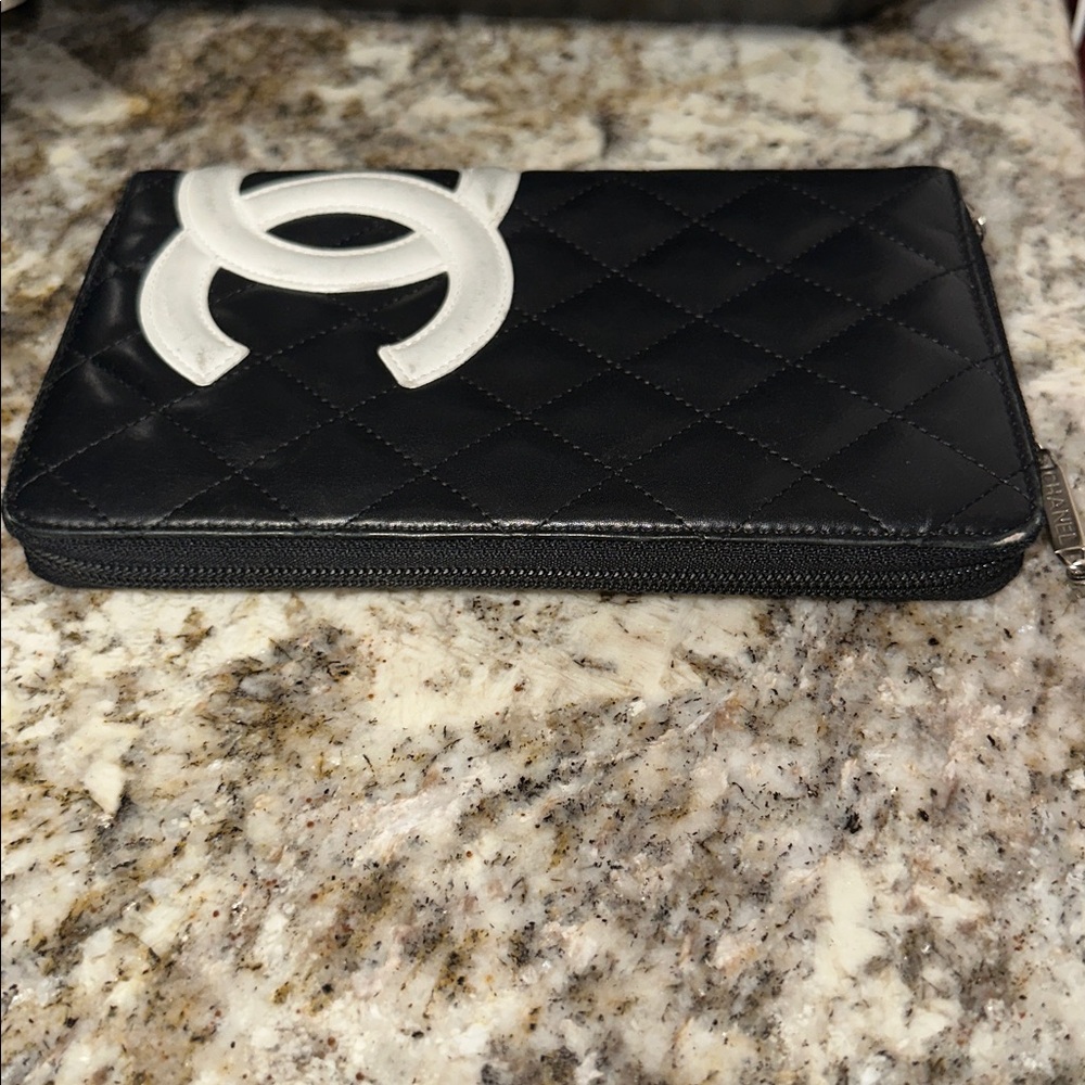 CHANEL Black and White Quilted Wallet PREOWNED. - Picture 9 of 17